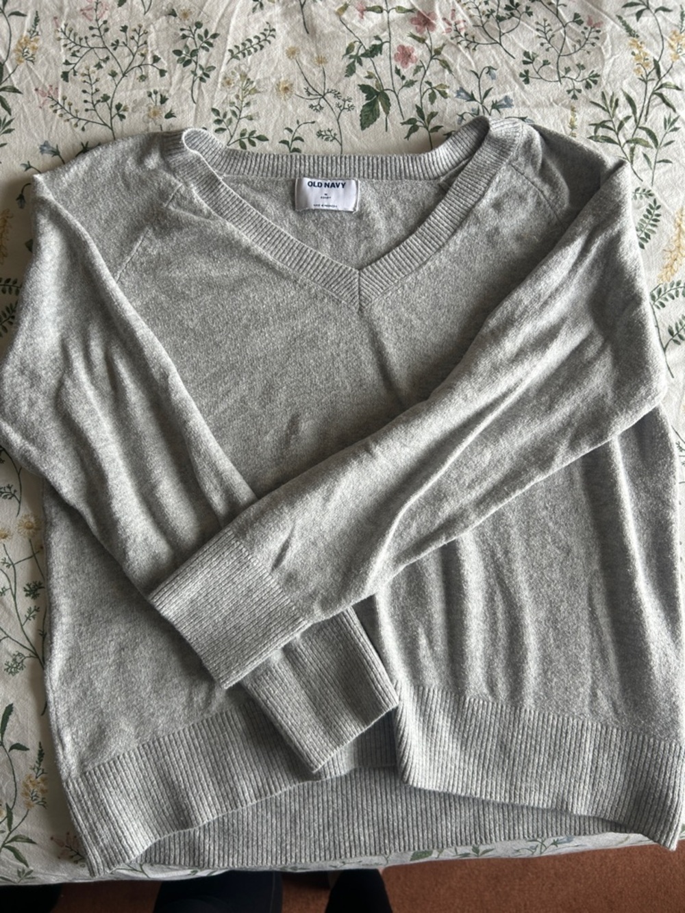 Old Navy Light Gray V-Neck Pullover Sweater